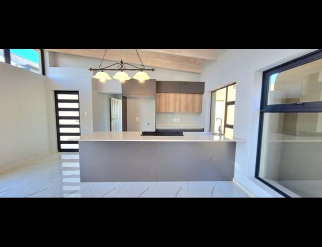 3 BEDROOM TOWNHOUSE FOR SALE IN HARTENBOS HEUWELS